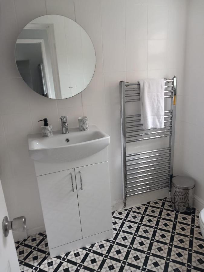 Pearson House - Huku Kwetu 3 Bedroom End Of Terrance House - Family And Business Group Self Catering Accommodation -Huku Kwetu Ноттингем Экстерьер фото