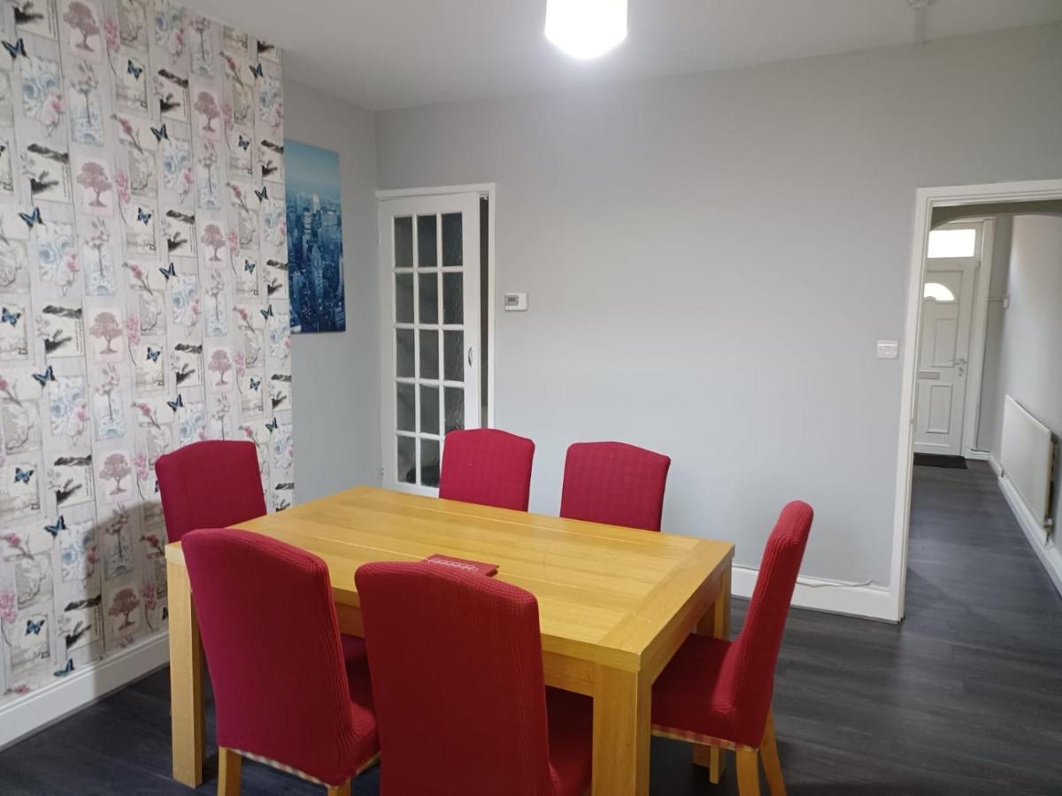 Pearson House - Huku Kwetu 3 Bedroom End Of Terrance House - Family And Business Group Self Catering Accommodation -Huku Kwetu Ноттингем Экстерьер фото